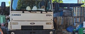 Cinco caminh&otilde;es retiram de galp&atilde;o R$ 2,5 milh&otilde;es em equipamentos roubados
