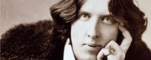 Reflex&atilde;o de Oscar Wilde: Velhos acreditam em tudo, adultos suspeitam de tudo e jovens sabem de tudo