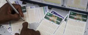 Maior bol&atilde;o de MS fica a 1 n&uacute;mero de pr&ecirc;mio milion&aacute;rio da Mega-Sena
