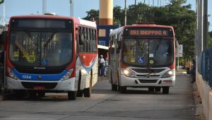 Greve dos motoristas é suspensa e negociações sobre salários são retomadas