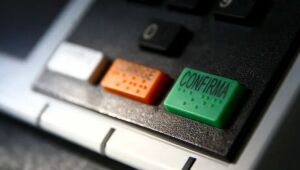 Fl&aacute;vio Bolsonaro lidera com folga corrida pela Presid&ecirc;ncia da Rep&uacute;blica no Estado