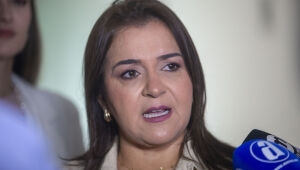 Adriane veta projeto de lei que suspende taxa do lixo nos carn&ecirc;s do IPTU