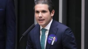 PEC que reduz jornada para 40h e acaba com escala 6x1 pode entrar em vigor no segundo semestre