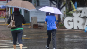 Frente fria derruba temperaturas e traz tempestades durante a semana