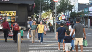 Comércio ficará aberto até mais tarde durante o fim de ano; Veja horários