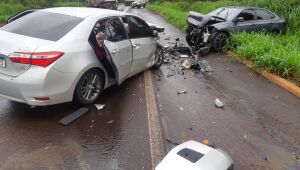 Ve&iacute;culos batem de frente e tr&ecirc;s pessoas da mesma fam&iacute;lia morrem na BR-267