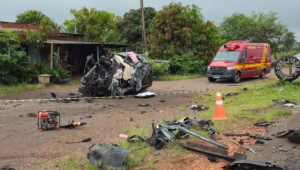 Mãe e filha morrem em acidente triplo na BR-487