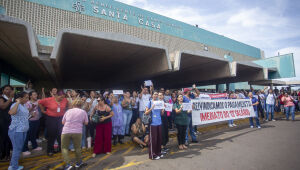 Ap&oacute;s &ocirc;nibus, Santa Casa &eacute; quem para agora por falta de 13&deg; sal&aacute;rio