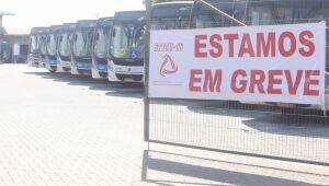 Donos de &ocirc;nibus atribuem greve a d&iacute;vida de R$ 39 milh&otilde;es da prefeitura