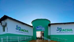 Sem universidade, alunos de faculdade fechada v&atilde;o ao MPF para n&atilde;o perder bolsas do Prouni