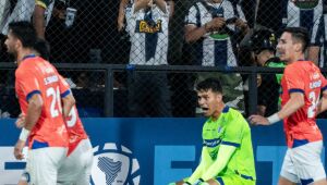 Em noite inspirada de Mart&iacute;nez, 2 de Mayo se classifica na Libertadores