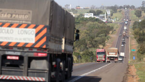 Oito anos ap&oacute;s maior greve de caminhoneiros do Pa&iacute;s, categoria amea&ccedil;a nova paralisa&ccedil;&atilde;o