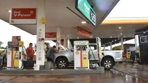 Revendas declaram guerra ao cosumidor e reajustam a gasolina pela 4&ordf; semana