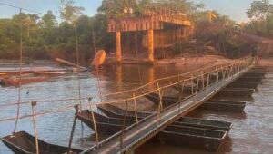 Ex&eacute;rcito instala passarela para pedestres no Rio do Peixe