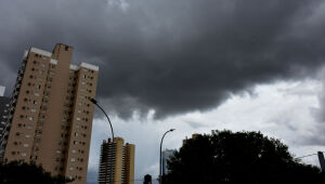 Temporal com chuva de at&eacute; 50 mm coloca Campo Grande em alerta