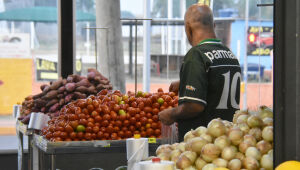 Guerra pressiona alimentos e j&aacute; eleva pre&ccedil;os no Estado