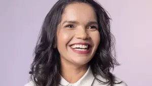 Entrevista exclusiva com a atriz Ana Costa destaque na s&eacute;rie "Emerg&ecirc;ncia Radioativa" na Netflix 