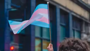 OAB/MS diz que lei que pro&iacute;be mulheres trans a usarem banheiros femininos "viola a dignidade humana"