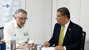 Em Bras&iacute;lia, Nelsinho busca refor&ccedil;o urgente para Dourados em meio &agrave; crise da chikungunya