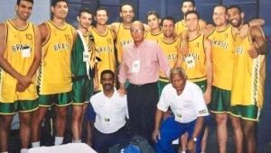 De MS, piv&ocirc; que disputou Olimp&iacute;ada com Oscar Schmidt destaca legado de 'm&atilde;o santa'