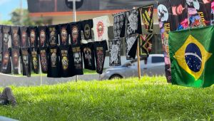 Camiseta vira preju&iacute;zo: f&atilde; perde R$ 34 mil ao comprar com ambulante em show do Guns