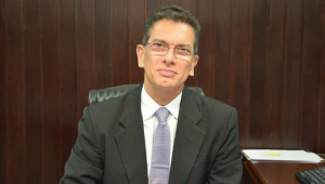 Ladr&otilde;es arrombam e furtam casa de presidente do TRE-MS