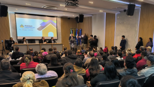 Ap&oacute;s d&eacute;cadas, fam&iacute;lias recebem escrituras definitivas de im&oacute;veis em MS