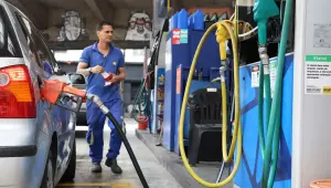 Governo Lula publica decreto com subs&iacute;dio de R$ 0,44 por litro da gasolina