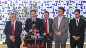 Escala 6X1: Hugo Motta anuncia transi&ccedil;&atilde;o de um ano para a jornada de 40h