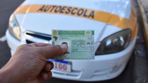 Apenas 4% das carteiras prometidas no CNH Social foram efetivadas em 4 anos
