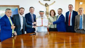 Lula entrega a Motta projeto para beneficiar 13 milh&otilde;es de MEIs