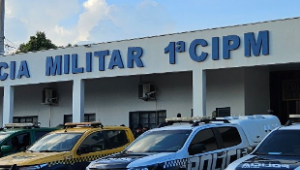 Rapaz arremessa mochila com droga, reage a abordagem e &eacute; morto pela PM