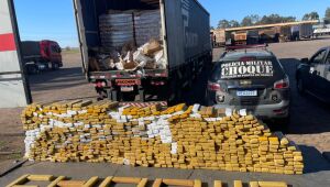 Choque apreende uma tonelada de maconha escondida em meio a cervejas