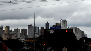 Tempo 'vira' e c&eacute;u fechado anuncia chegada de chuva e frente fria em MS
