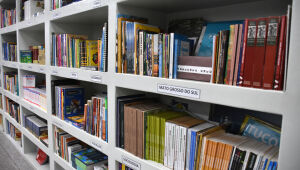 Lei permite que pais opinem sobre livros e inclui estudo sobre civismo
