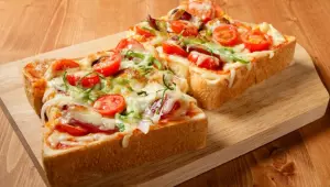 F&eacute;rias escolares: Pizza de P&atilde;o de Forma &eacute; op&ccedil;&atilde;o pr&aacute;tica para preparar com a crian&ccedil;ada