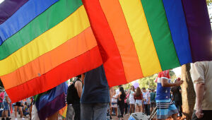Deputado de MS quer proibir que menores de 18 anos participem de paradas LGBT
