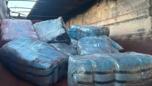 PRF apreende 430 kg de droga em carga de min&eacute;rio de ferro na fronteira com a Bol&iacute;via 