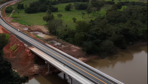 Ponte sobre o Rio Aquidauana fica pronta e libera tr&acirc;nsito de ve&iacute;culos