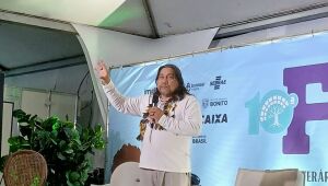 Daniel Munduruku defende mem&oacute;ria, identidade e resist&ecirc;ncia ind&iacute;gena na FLIB