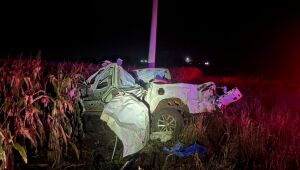 Homem morre ap&oacute;s capotar Hilux com 1,8 tonelada de drogas na MS-289
