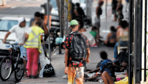 Mais da metade dos moradores de rua &eacute; usu&aacute;ria de drogas