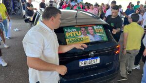 Campanha nas ruas t&ecirc;m in&iacute;cio e disputa entre candidatos come&ccedil;a nos adesiva&ccedil;os
