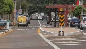 Rua Bahia pode voltar a ter tr&ecirc;s faixas ap&oacute;s corredor de &ocirc;nibus ficar inacabado
