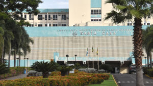Santa Casa diz que atendimento seguir&aacute; normal ap&oacute;s opera&ccedil;&atilde;o que prendeu seis