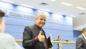 Veterin&aacute;rio Francisco &eacute; submetido a angioplastia ap&oacute;s passar mal em sess&atilde;o
