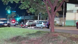Motociclista morre prensada entre carro e caminh&atilde;o na Gunter Hans
