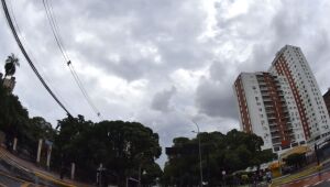 Frente fria chega a MS com ventos acima de 70 km/h, granizo e queda de temperatura