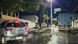 Um dia depois de recorde de calor, Corumb&aacute; tem tempestade e transtorno