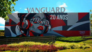 Vanguard celebra 20 anos indo al&eacute;m do &oacute;bvio e transforma fachada em obra de arte